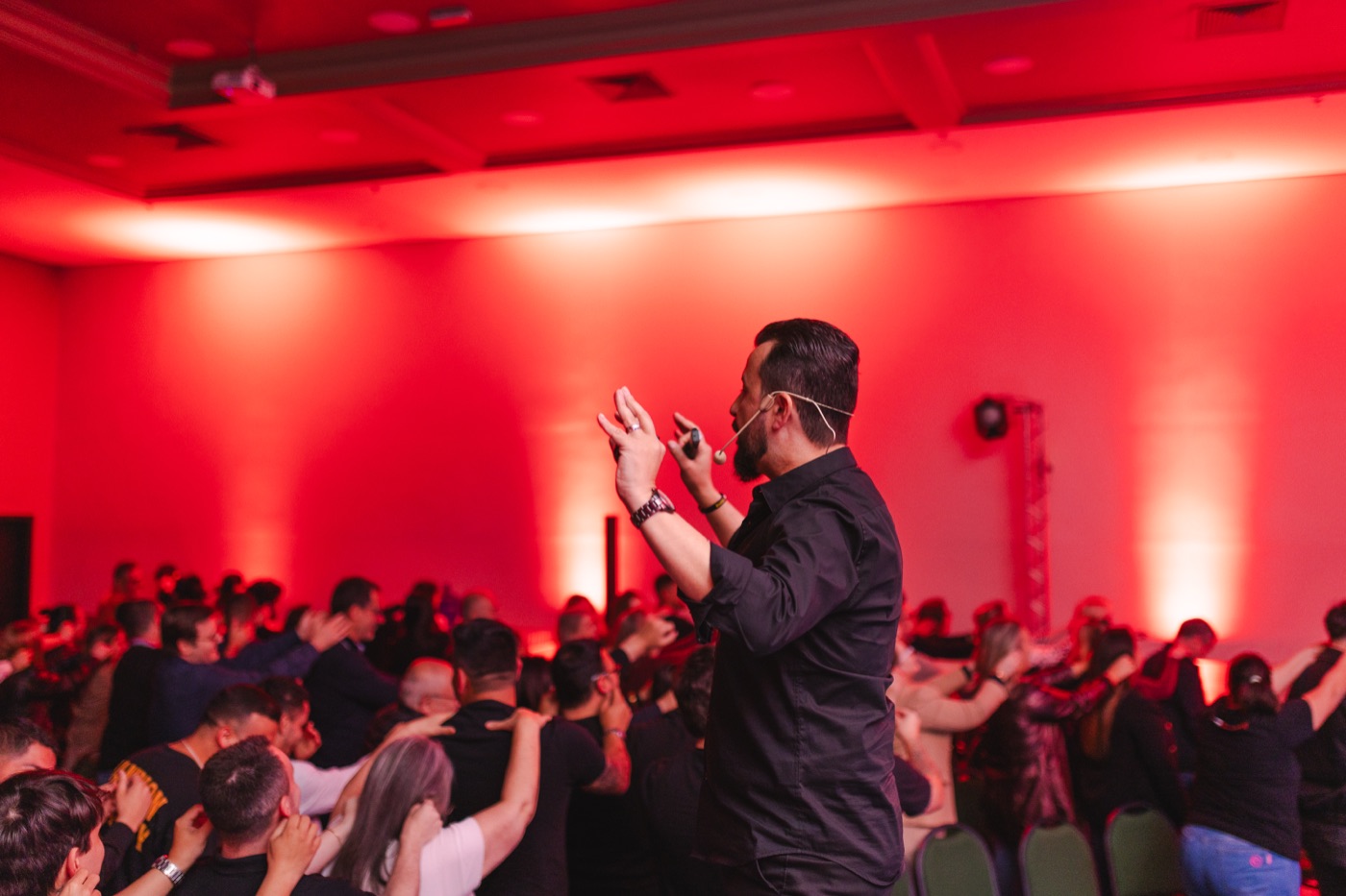 Plateia engajada durante apresentação de Cristovão Lucena